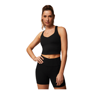 Femme noire fitness et étirement des jambes pour l'entraînement sportif