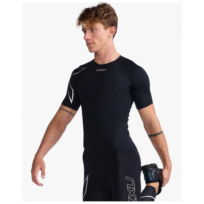 2XU Mens Core Compression Short Sleeve Top (Black/Silver) | Sportpursu