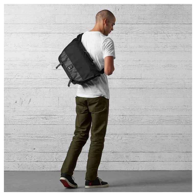 Chrome Buran 23L Messenger Bag Black Black Black Sportpursuit