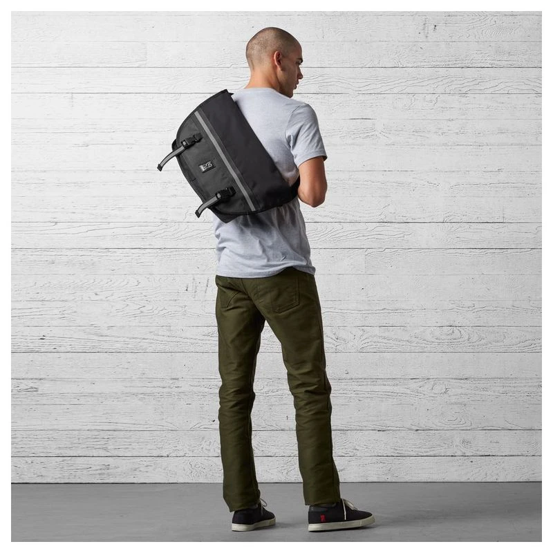 Chrome Mini Metro 20.5L Messenger Bag Night Sportpursuit