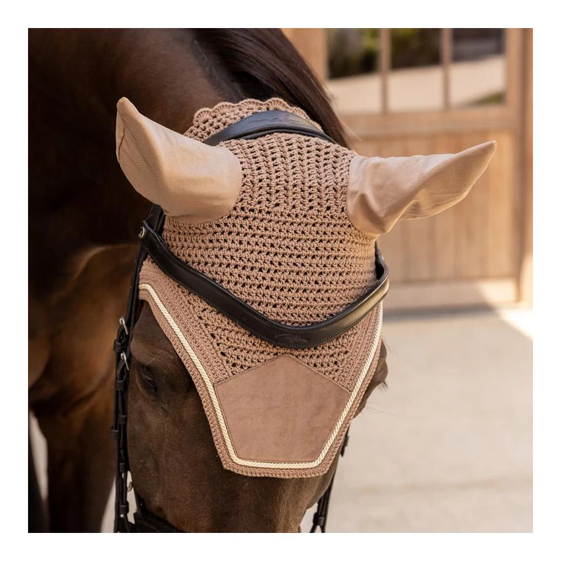 Bonnet Anti-Mouches Wellington Velvet Bleu Clair – Protection Oreilles Cheval – Look Américain Élégant – Tricot Main Durable