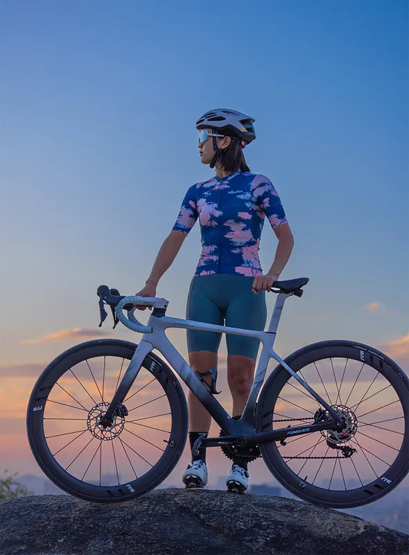 Maillot Cycliste Bicycle Line – Manches Courtes – Noir, Blanc, Rouge – Taille M – Occasion