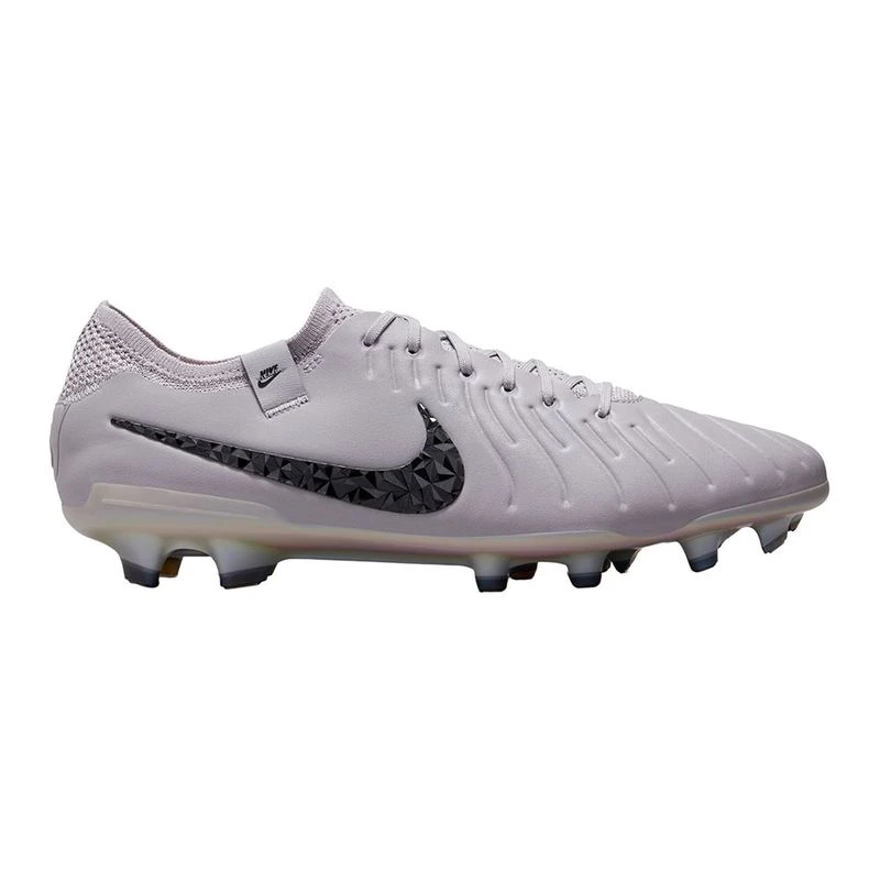 Silver nike cleats hotsell