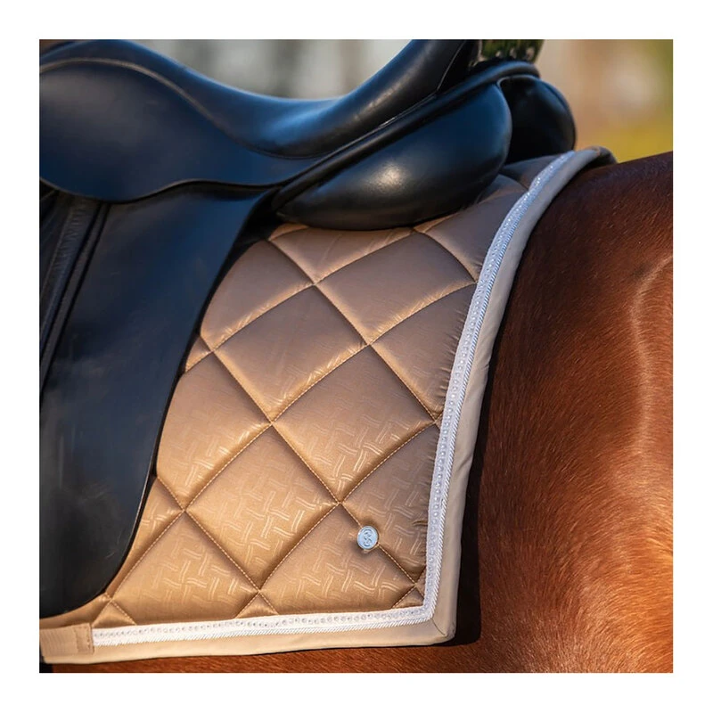 Tapis de selle marrons pour l'équitation