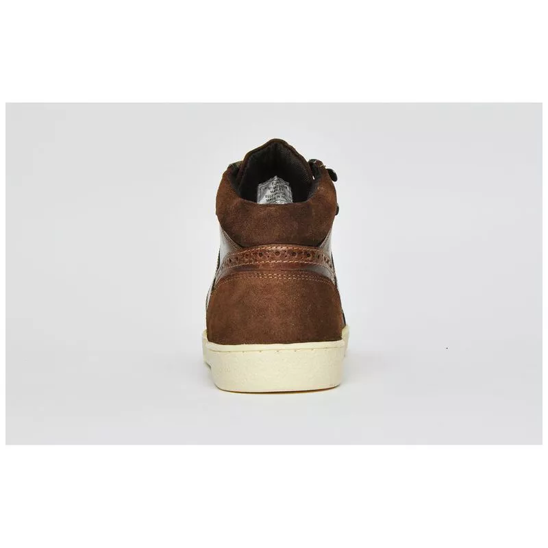 Red tape shoes head office top