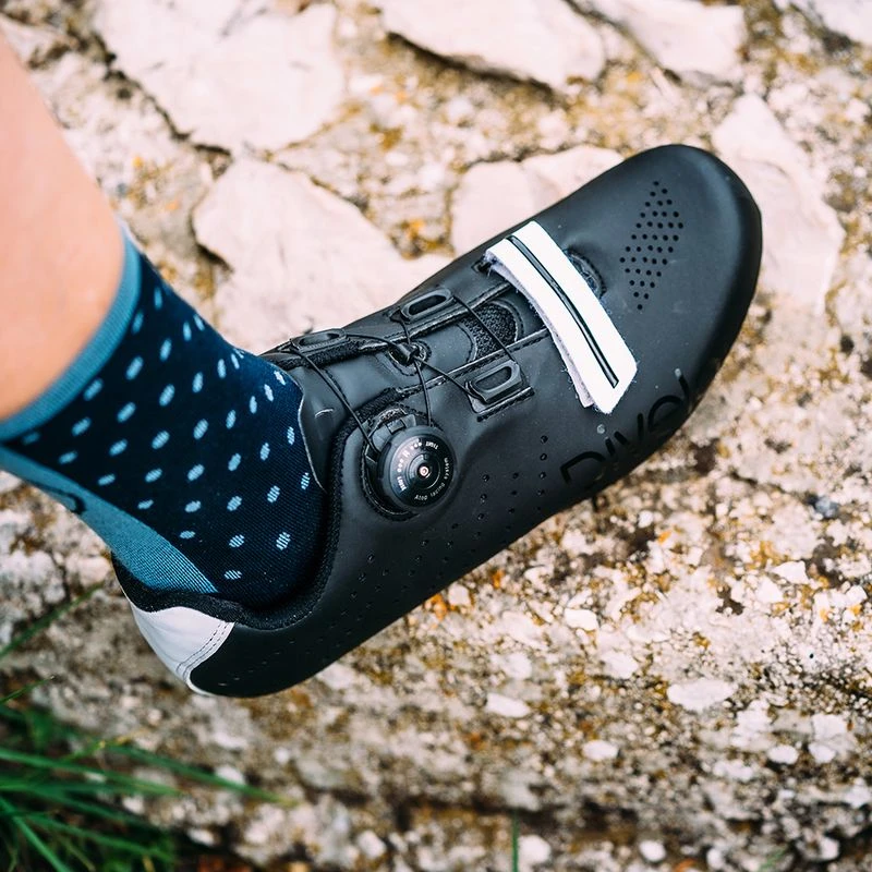 Rivelo Mennock Cycling Shoes (Black/White) | Sportpursuit.com