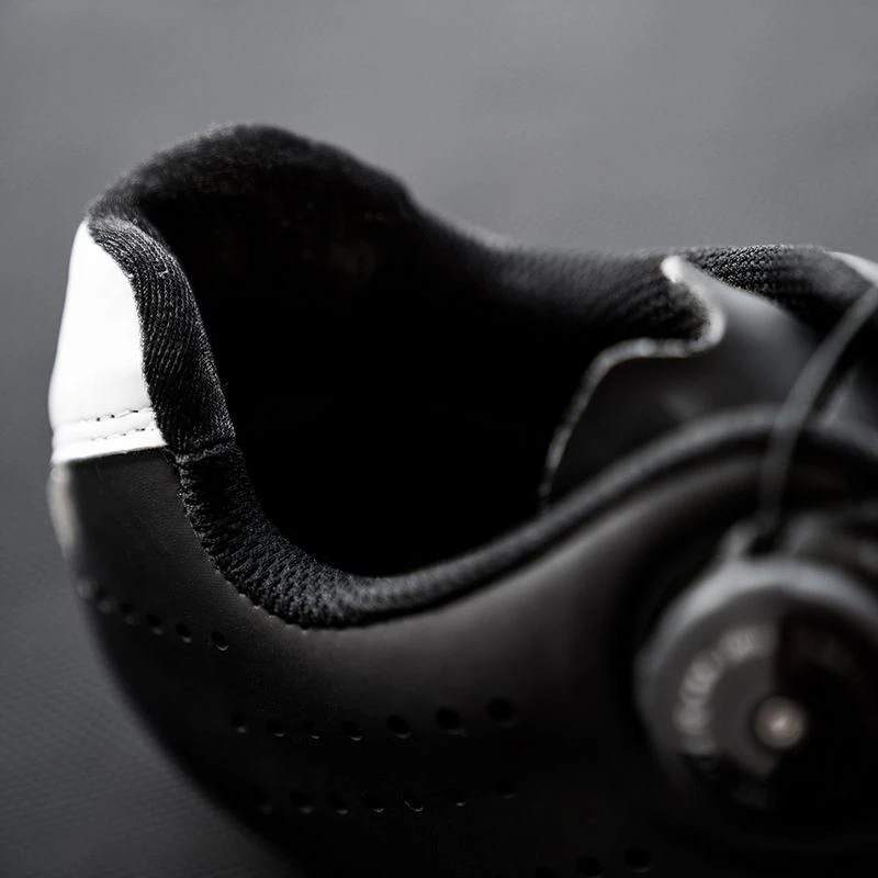 Rivelo Mennock Cycling Shoes (Black/White) | Sportpursuit.com