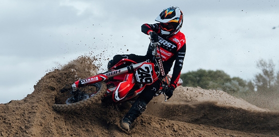 FIRST RACING en vente flash chez SPORTPURSUIT